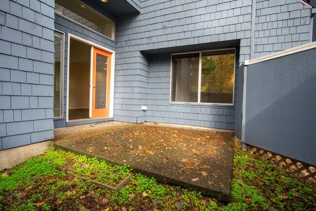 Building Photo - Gorgeous & Bright 1-Bed w/ Wood-Burning Fireplace, W/D, & Private Patio!