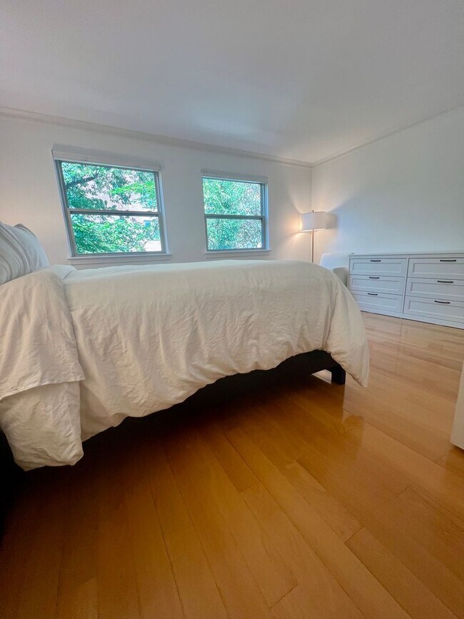 Building Photo - Luxurious 3-Bedroom Townhome in Fairmount!...
