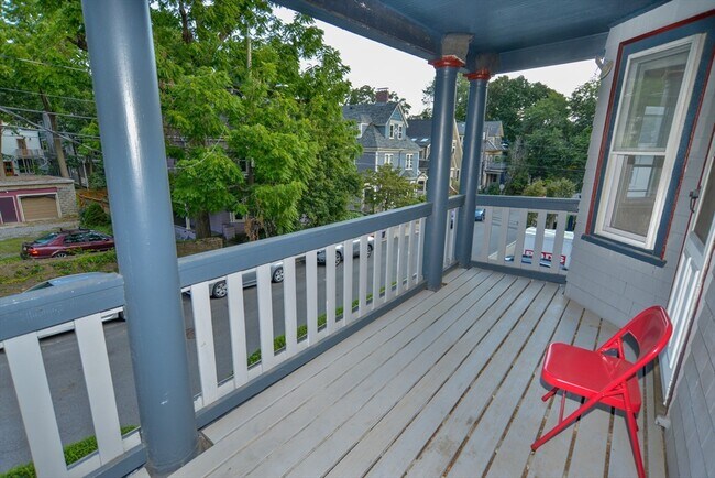 Building Photo - 89 Rockview St