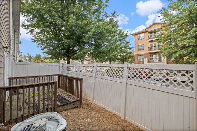 Building Photo - 1821 Willow Branch Ln