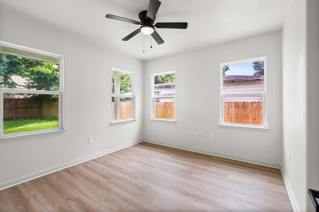 Building Photo - 4415 Castor St