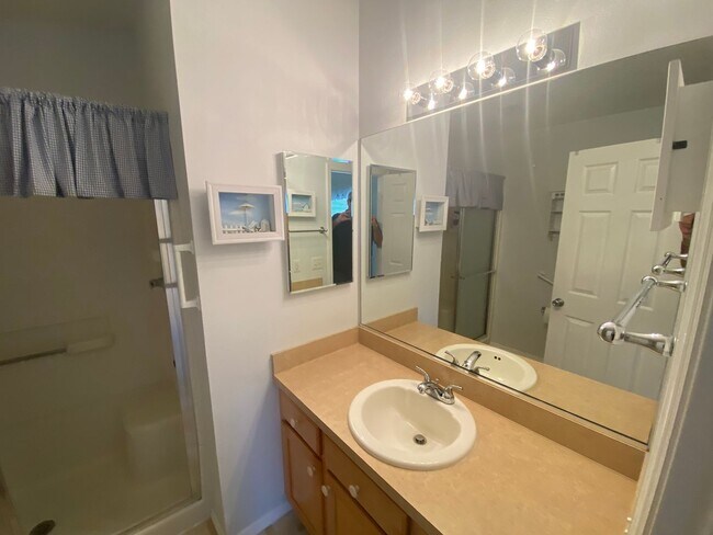 Building Photo - Lovely and Spacious Unfurnished, 2 + 2 Pat...