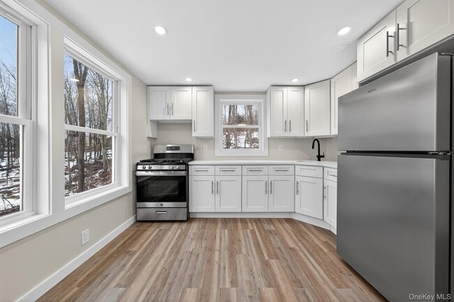 Building Photo - 303 Main St