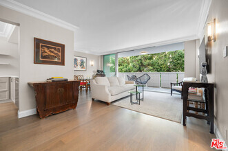Building Photo - 8787 Shoreham Dr