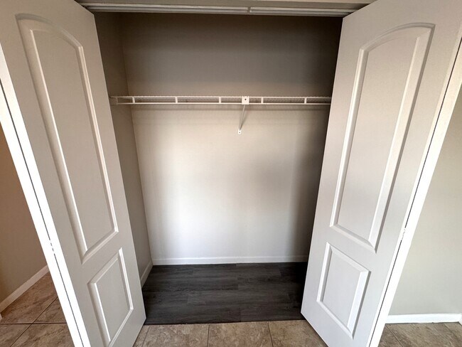 Building Photo - 2544 Woodgate Blvd