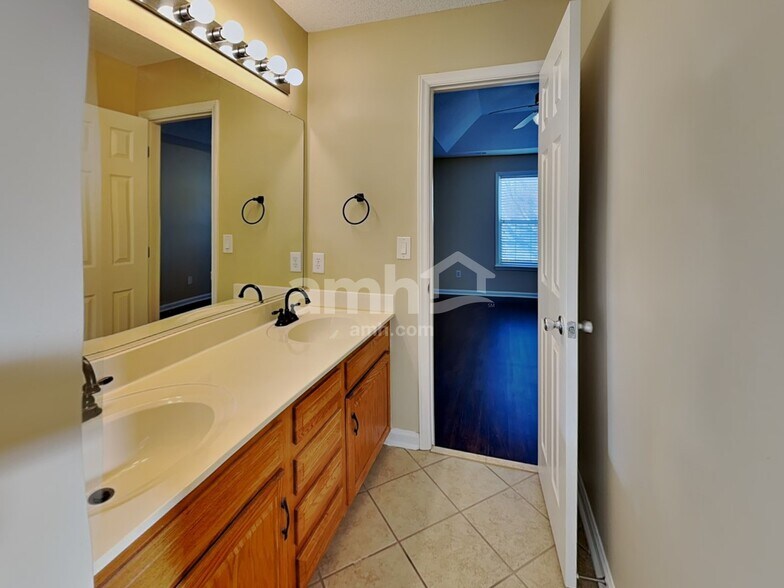 Building Photo - 4013 Wellingham Ln