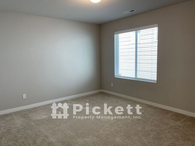 Building Photo - Large 4 Bedroom McCormick Woods Home