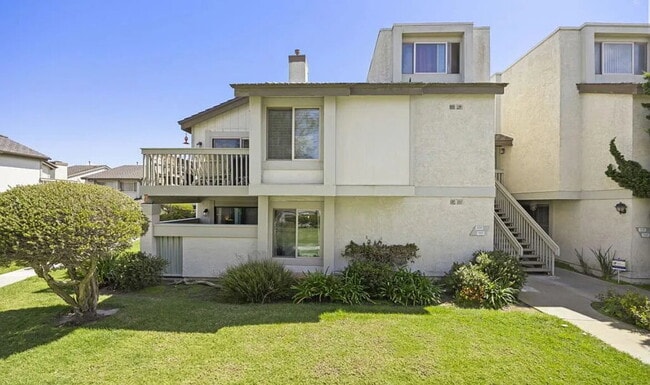 Building Photo - charming one-bedroom, one-bath retreat nestled in a serene beachside community