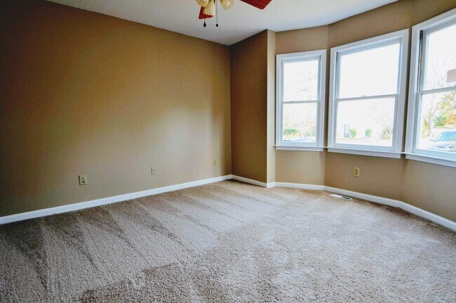Building Photo - 1308 Poplar Pointe