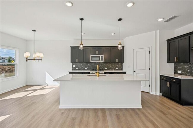 Building Photo - 564 Silverleaf Trl