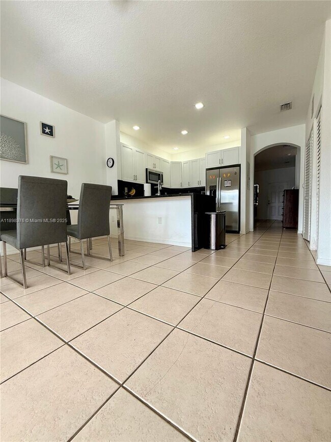 Building Photo - 10984 SW 182nd Ln