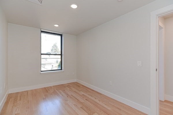 Building Photo - 1674 Beacon St