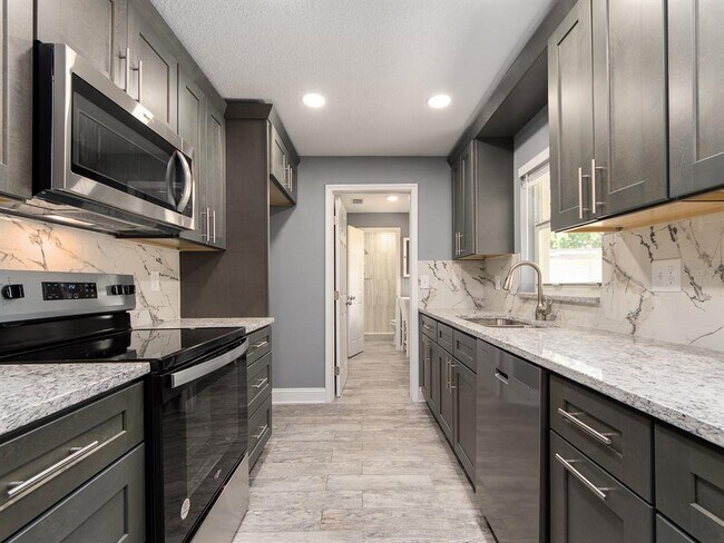 Building Photo - 682 Druid Park Dr W