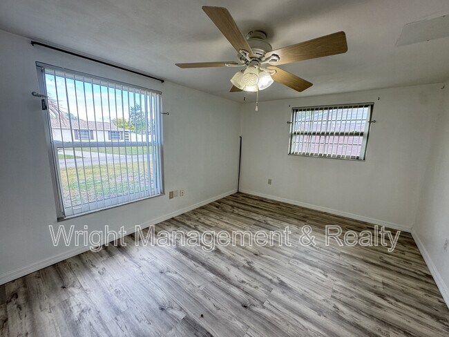 Building Photo - 10921 Norwood Ave