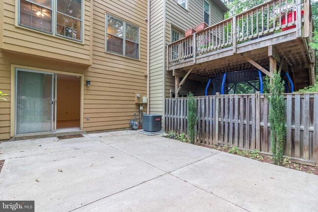 Building Photo - 4796 Gainsborough Dr