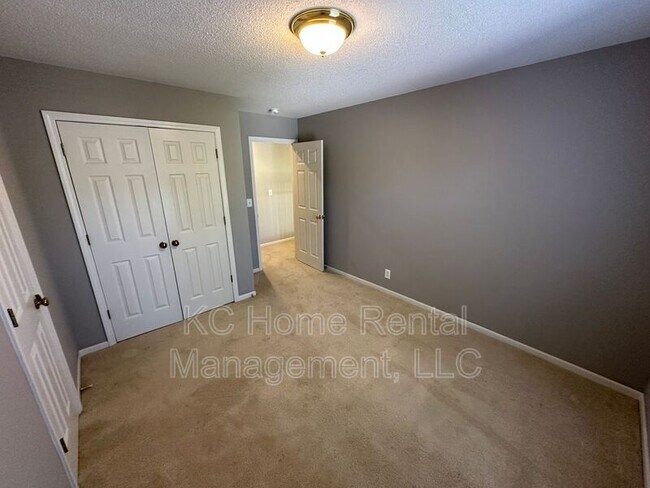 Building Photo - 5605 W 153rd Terrace