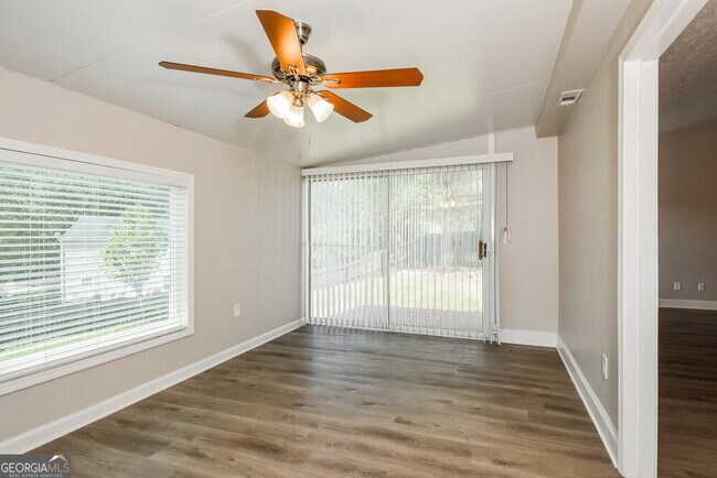 Building Photo - 3223 Deer Valley Dr NW