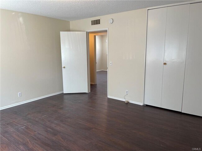 Building Photo - 1553 Albret St