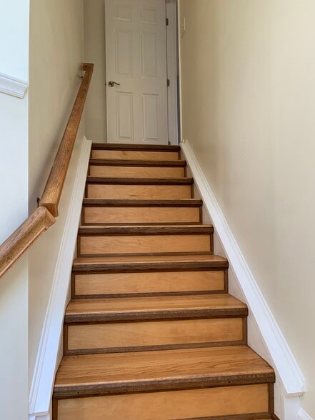 stairway - 5420 Phillipsburg Dr