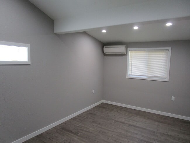 Building Photo - Completely Remodeled 2 Bedroom, 2 Bathroom...