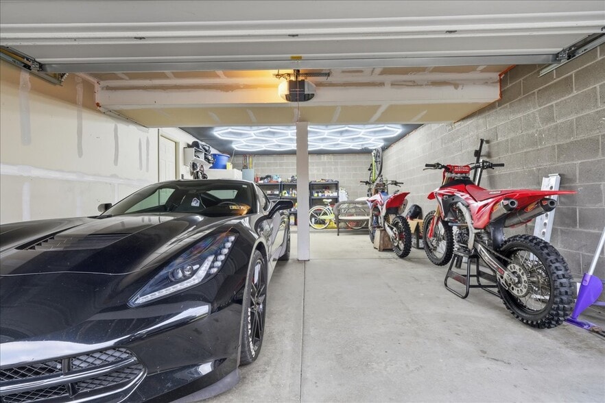 Building Photo - 1501 Canterbury Dr