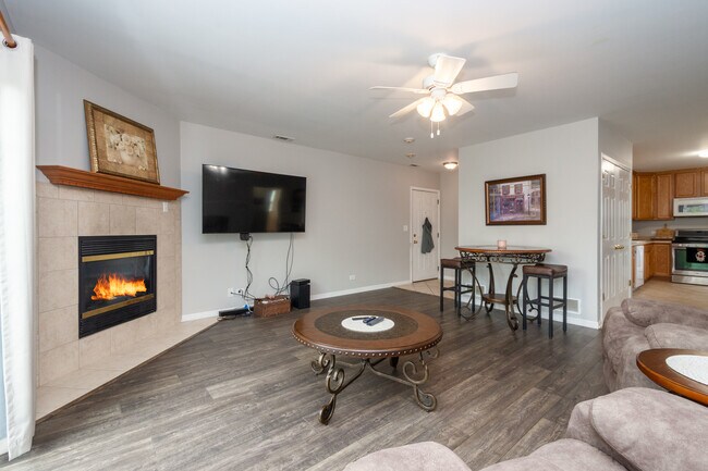 Building Photo - 532 Lake St