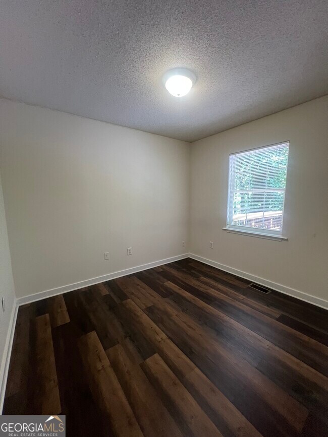 Building Photo - 265 Pine Valley Dr