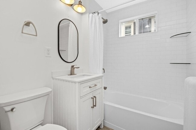 Building Photo - 44 Hillsdale St