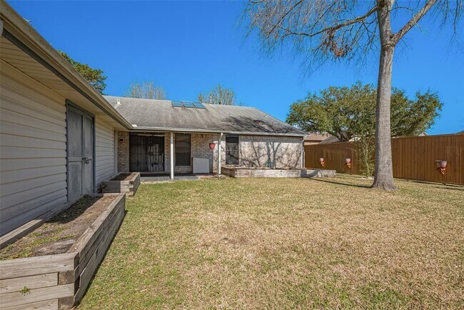 Building Photo - 15030 St Cloud Dr