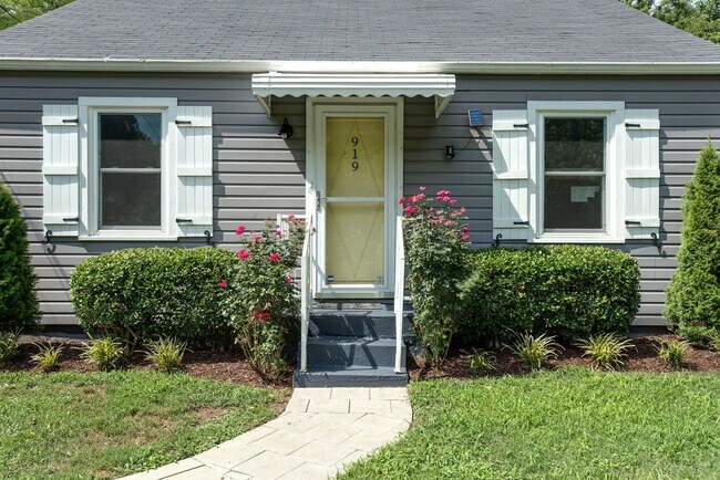 Primary Photo - Cute and Cozy Home in Cleveland Park, Walk...