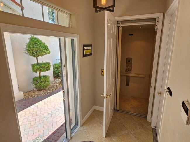 Building Photo - Annual Furnished or Unfurnished 3 Bedroom 2 Bathroom Second Floor Condo in Venetian Golf & River ...