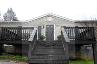 Building Photo - Three Bedroom, Ranch Style North Nashville...