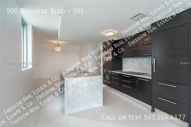 Building Photo - 900 Biscayne Blvd