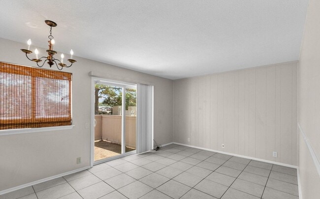 Building Photo - Live Where Convenience Meets Comfort in Lakebend!