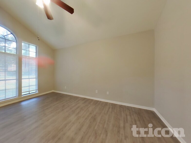 Building Photo - 13822 Cantwell Dr