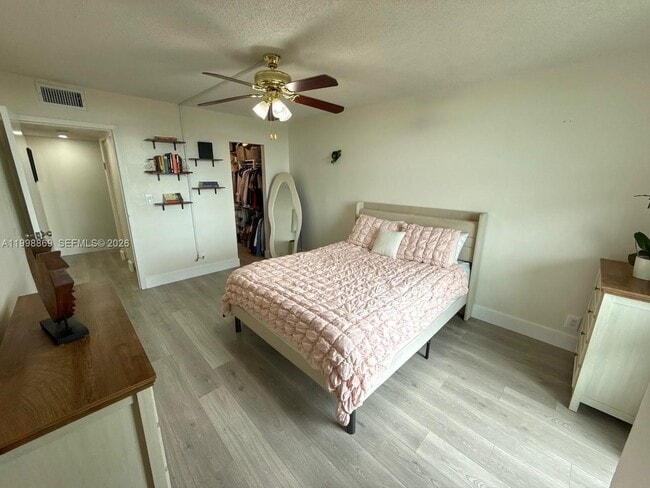 Building Photo - 1825 W 44th Pl