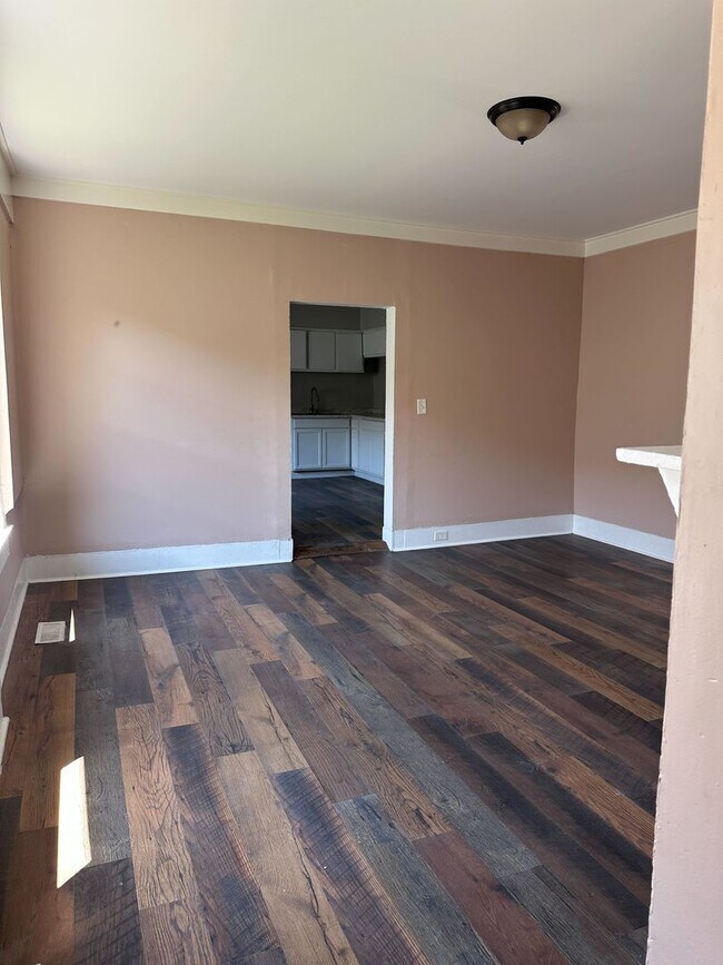 Building Photo - Charming 3-Bedroom, 1-Bathroom Home with Fenced Yard