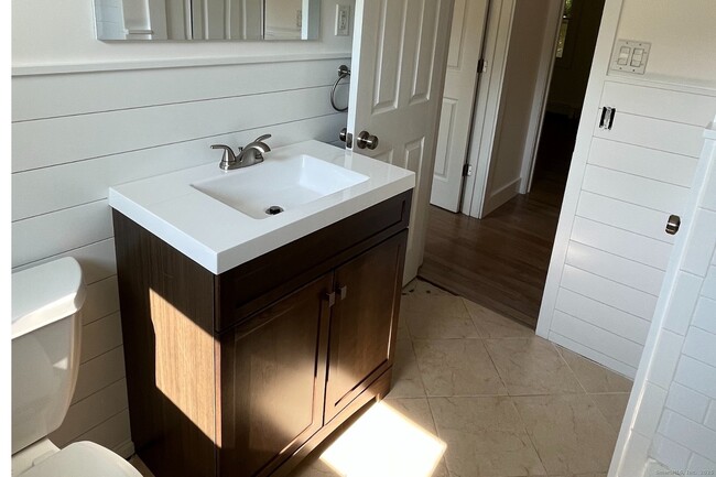 Building Photo - 7 Mallard Rd