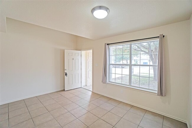 Building Photo - 714 Lavaca Loop