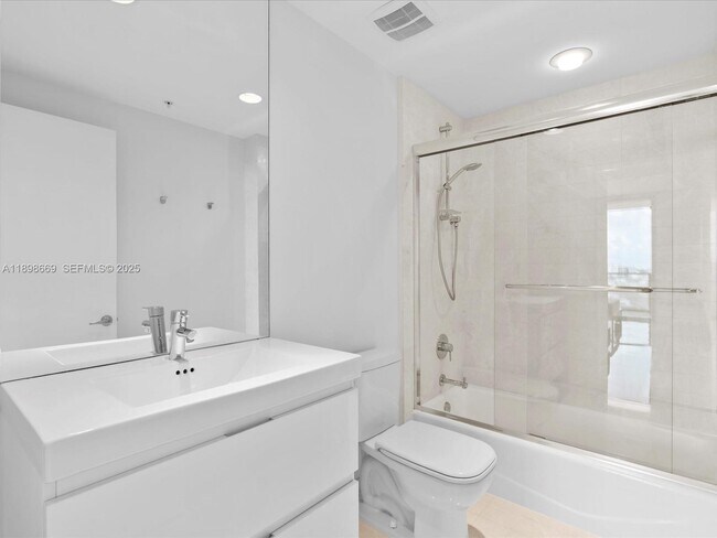 Building Photo - 17301 Biscayne Blvd