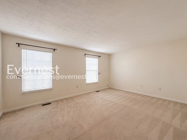 Building Photo - 3 Bed/2 Bath Townhome with Garage / Pet-Friendly / Vouchers Accepted / Available Now!