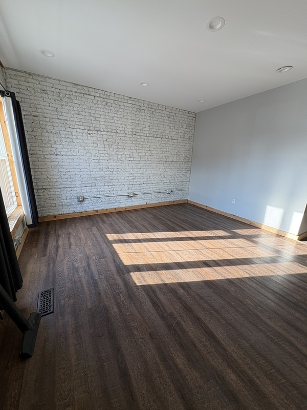 Building Photo - 3 102nd St