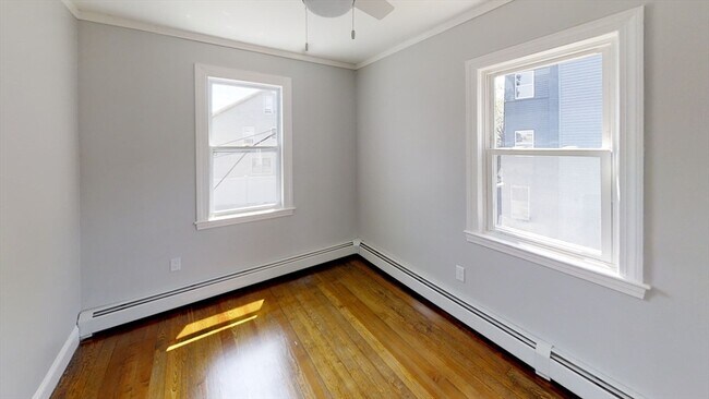 Building Photo - 836 Canterbury St