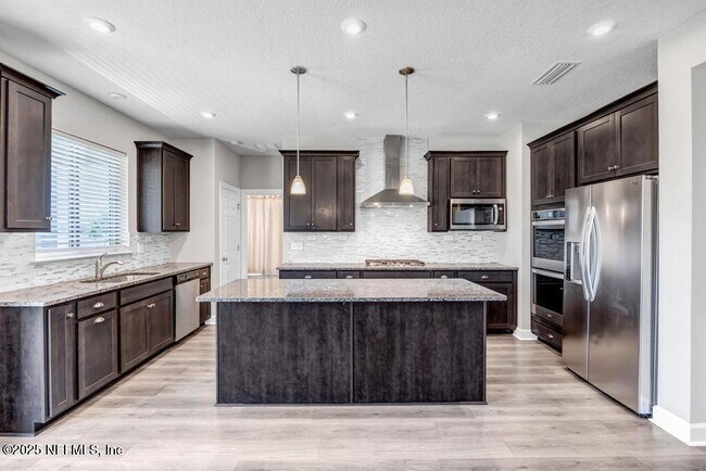 Building Photo - 23 Catesby Ln