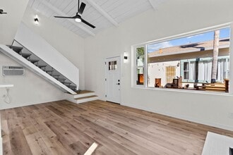 Building Photo - 2055 Thomas Ave