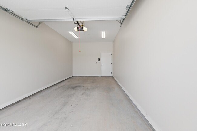 Building Photo - 1102 Apollo Rd