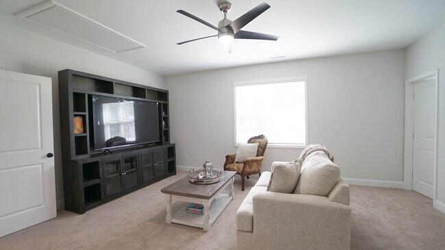 Building Photo - 329 Sparrow Rdg Dr