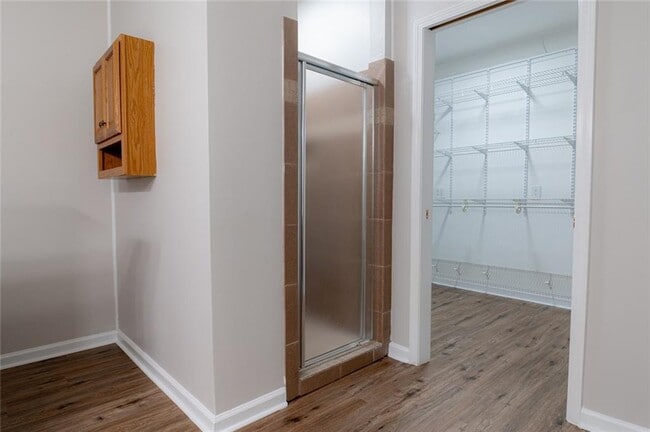 Building Photo - 3599 Lower Roswell Rd