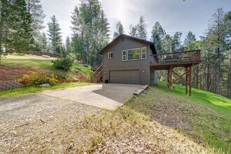 Building Photo - Updated Georgetown Home on 5 Acres with Huge Deck!