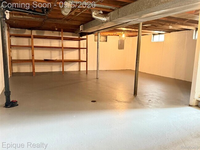 Building Photo - 5627 Clippert St